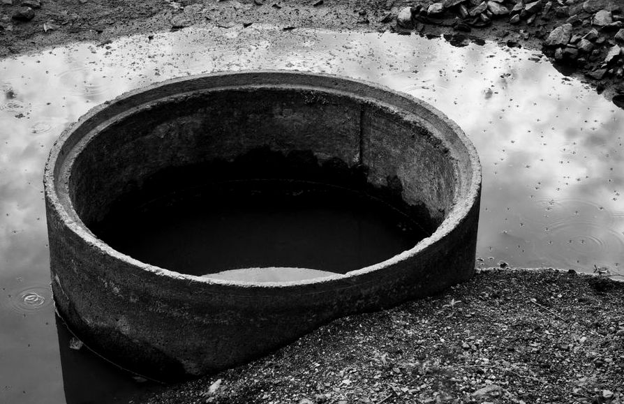 Septic tank riser and lid installation example
